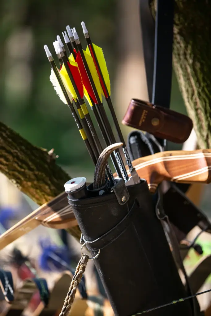 Köcher mit Pfeilen